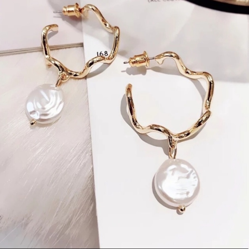 Zara | pearl earrings